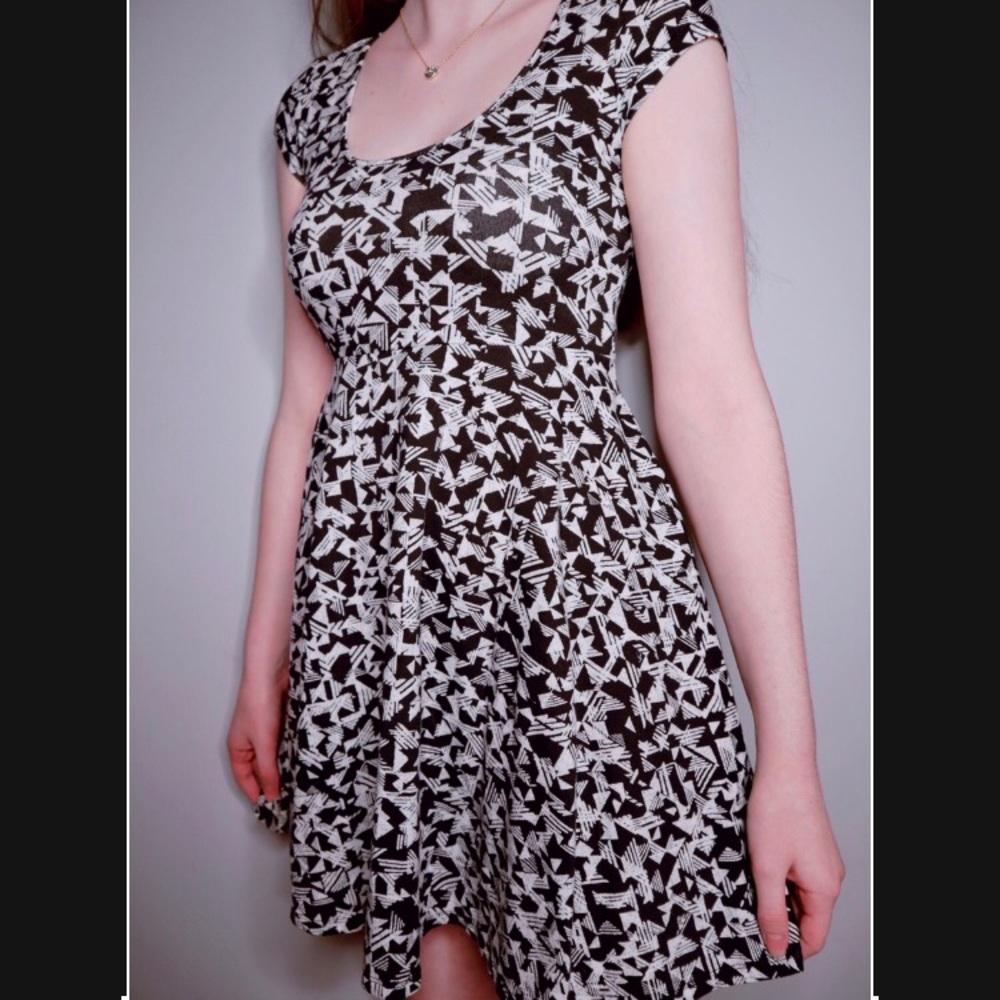 Aéropostale Black and White Patterned Dress